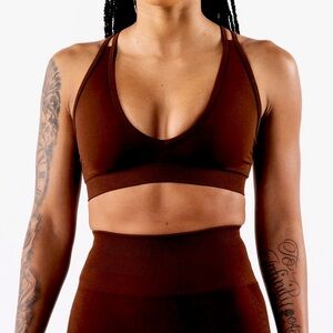 Alphalete Amplify Deep V Bra